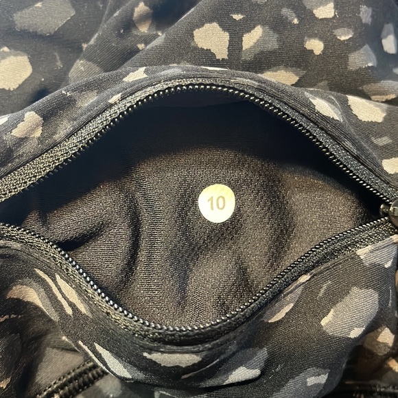 Lululemon crops Size 10🥰🥰 - Picture 4 of 4